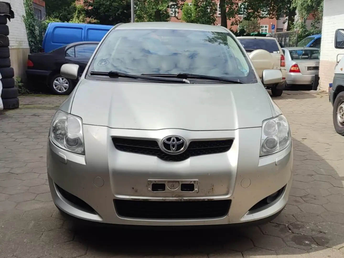 Toyota Auris Toyota Auris Bensin 1,6 Liter Plateado - 1