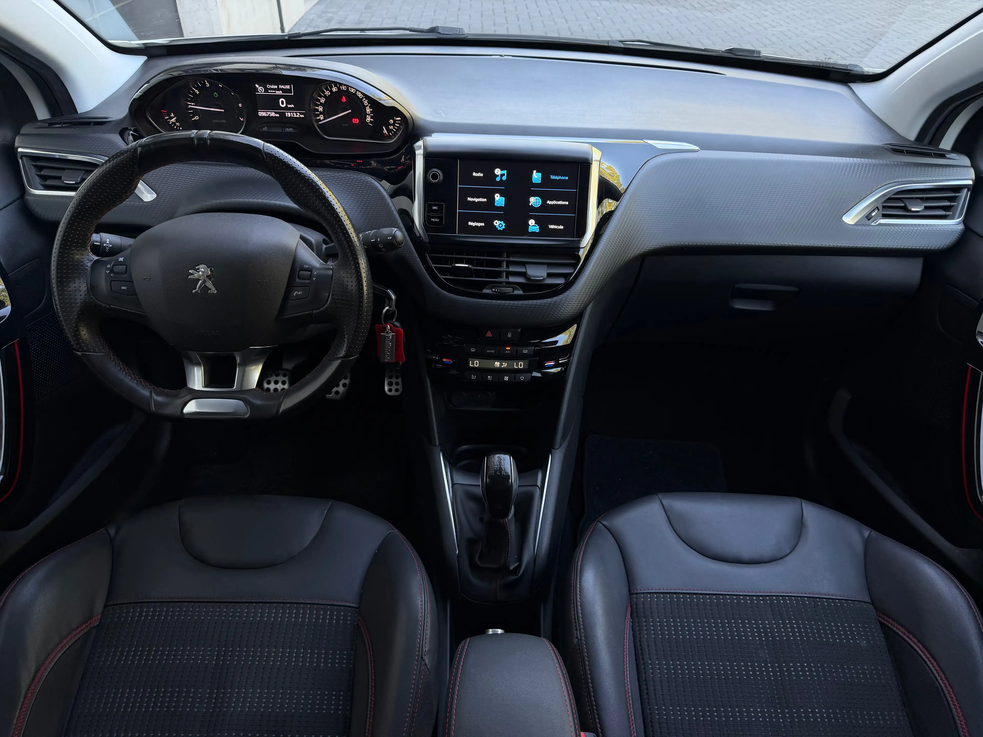 Peugeot 208 208 1.2 T 110 cv GT-LINE/CAMÉRA/GPS/MAT/FULL — photo 13