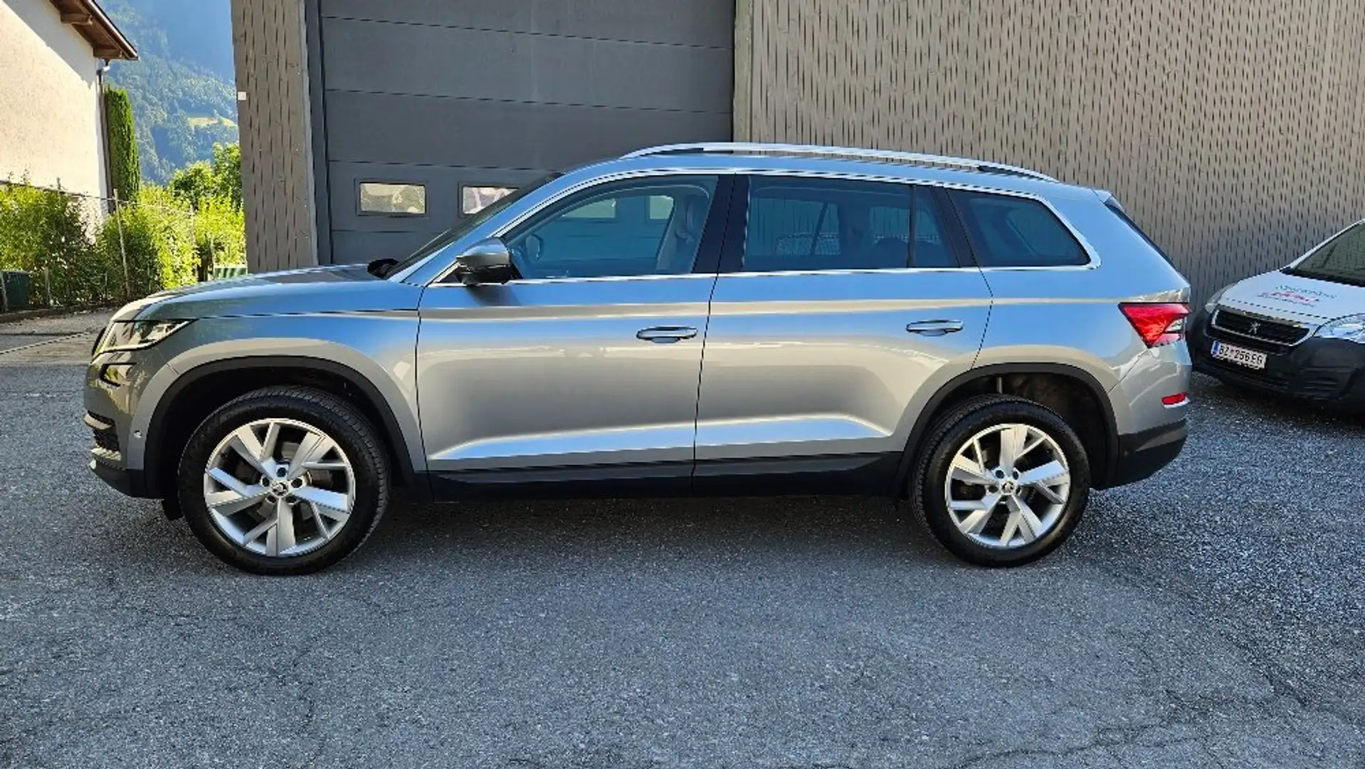Skoda Kodiaq Style 4x4 2,0 TDI DSG, AHK + GARANTIE ! Grau - 2