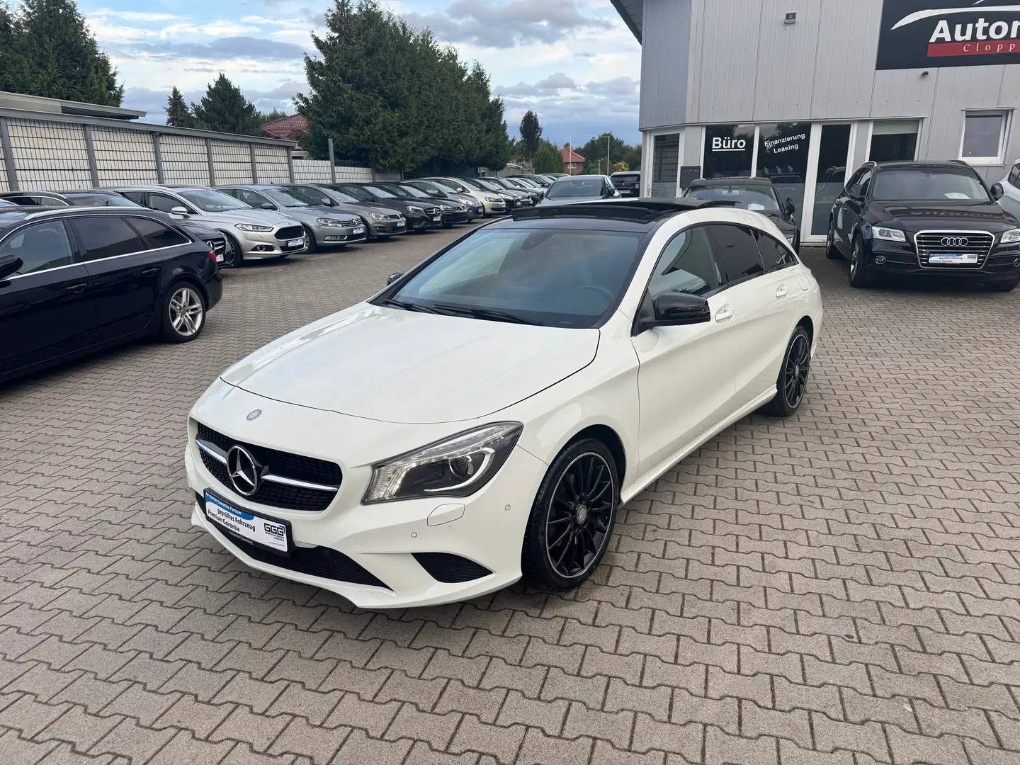 Mercedes-Benz CLA 200 CDI Shooting Brake 7G-DCT *2 HAND*PANORAMA*NAVI Blanc - 1