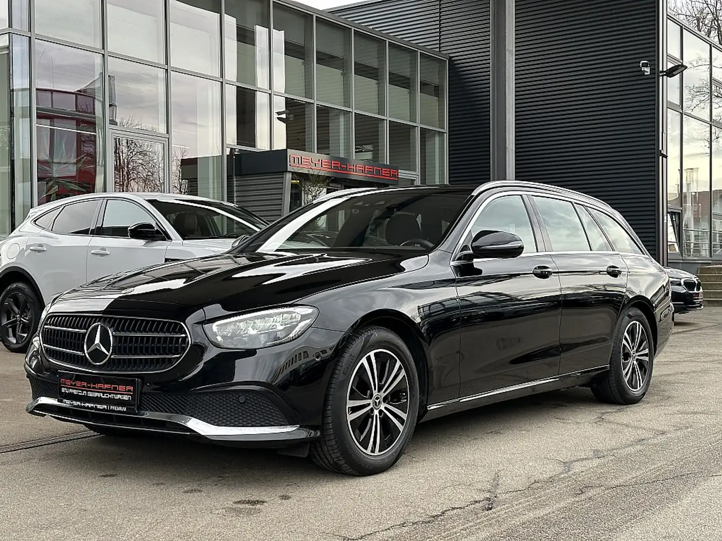 Mercedes-Benz E 200 d T Aut. Facelift / AHK Schwarz - 2