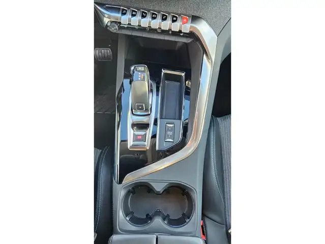 Peugeot 3008 view 8