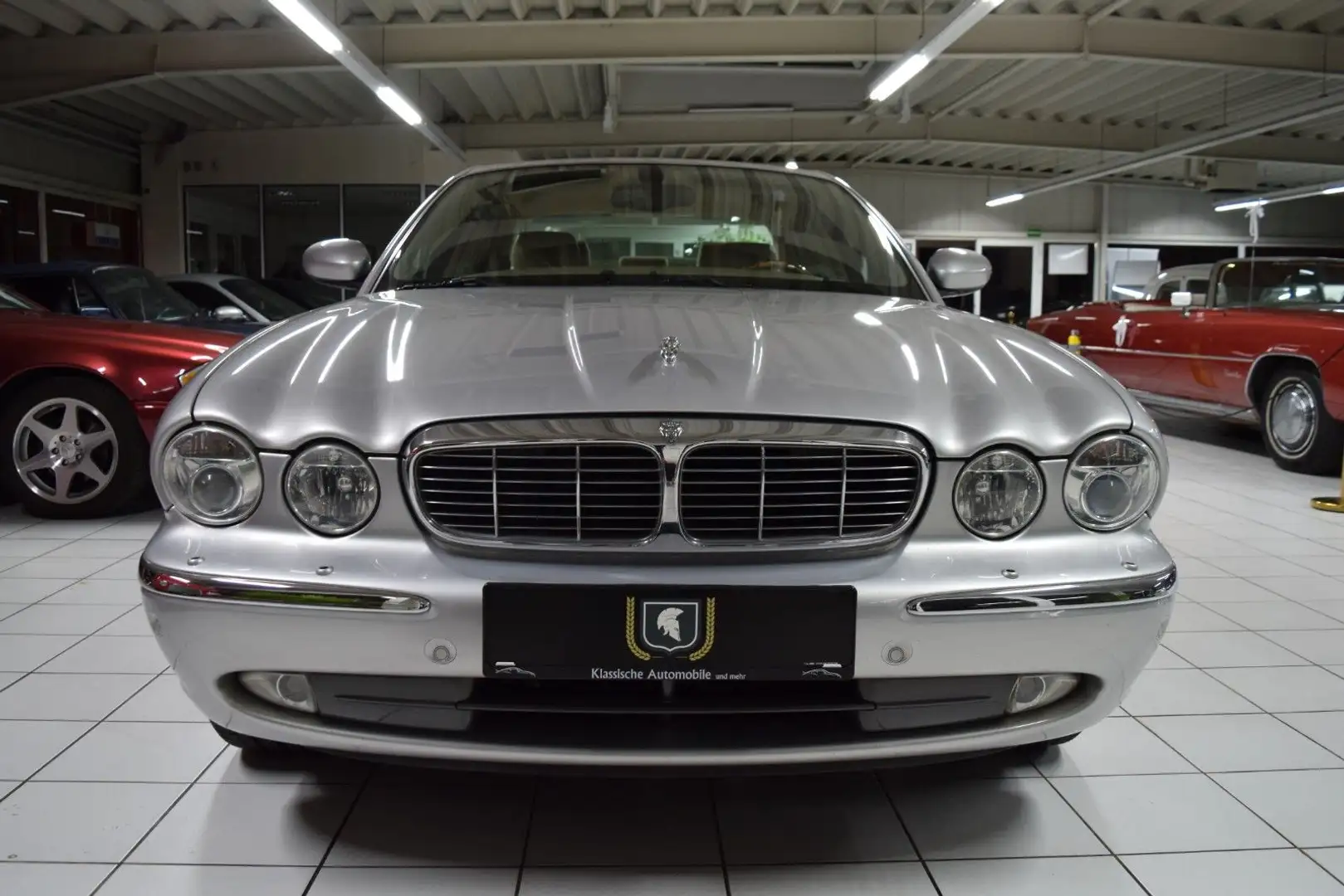 Jaguar XJ8 3.5 V8/Topfahrzeug in edler Farbgebung Plateado - 2