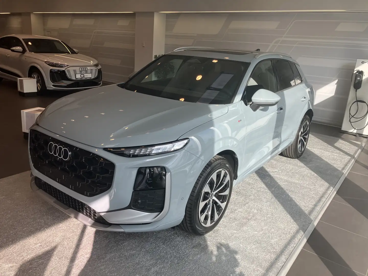 Audi Q3 1.5 tfsi mhev business 150cv s-tronic Grau - 1