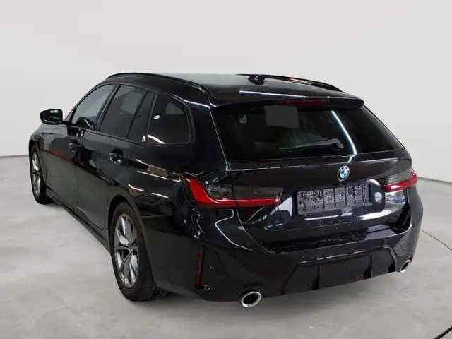 BMW 3 Series view 5