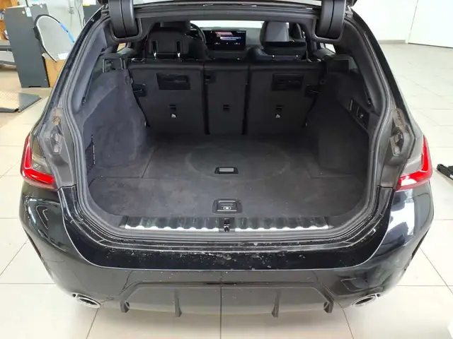 BMW 3 Series view 15