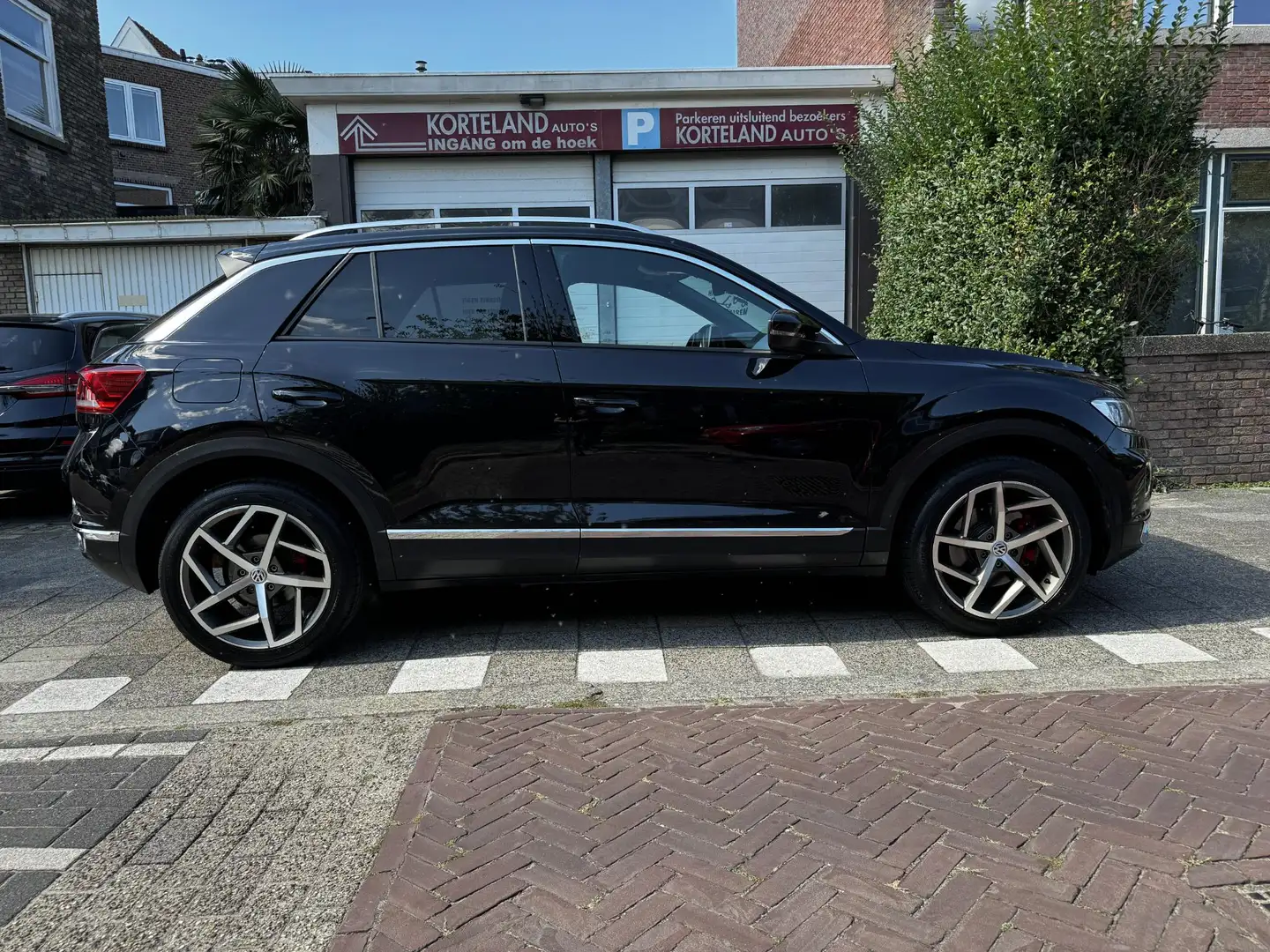 Volkswagen T-Roc 2.0 TSI 4Motion Sport Panoramadak leer trekhaak Noir - 2