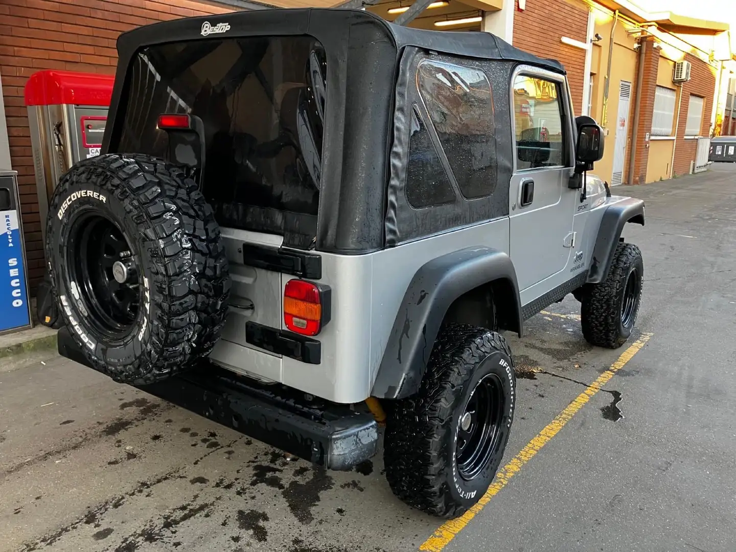 Jeep Wrangler Hard Top 2.4 Sport - 2