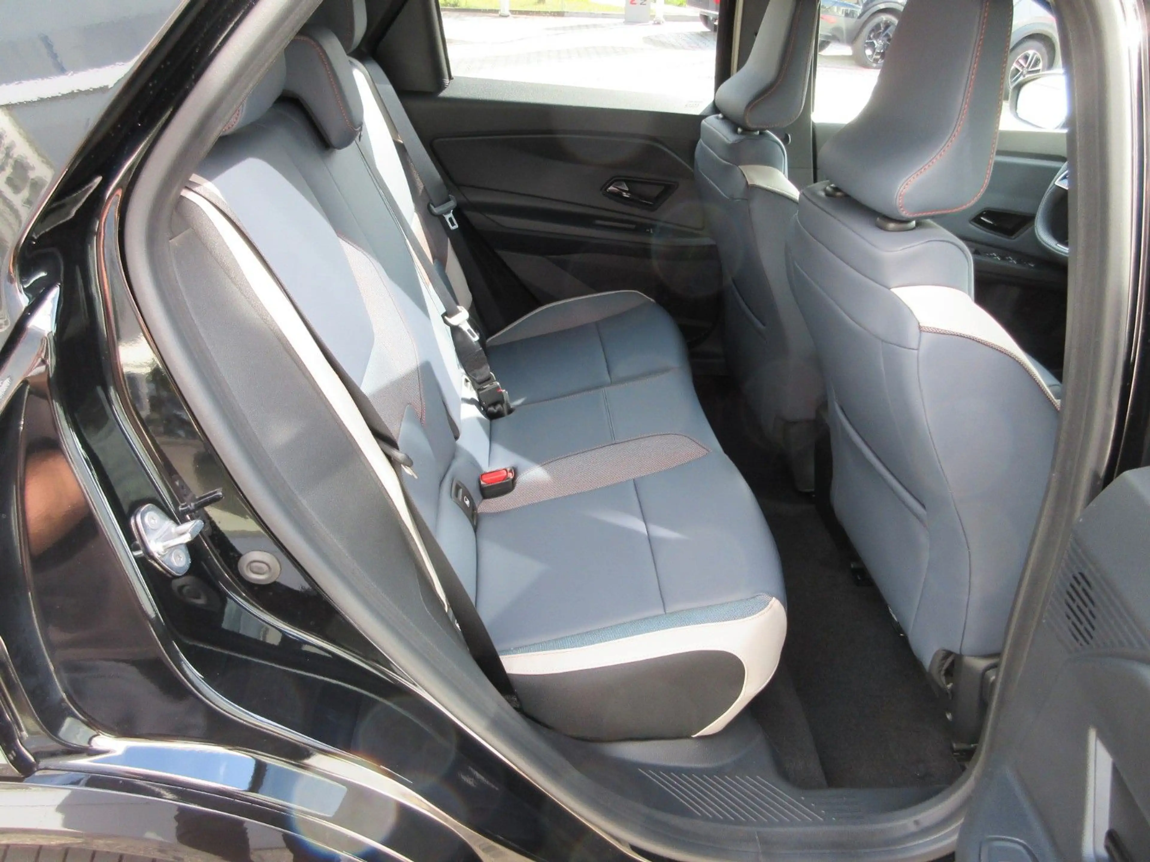 Nissan Micra Evolve 52kWh 150PS AT Automatik — photo 14