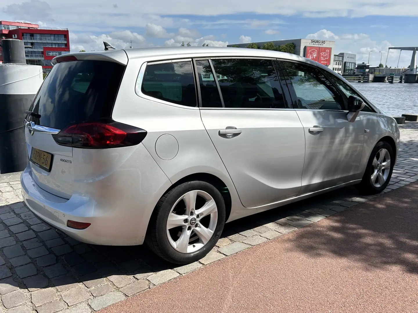 Opel Zafira Tourer 1.4 Cosmo 7p. Panodak Navi Airco/ECC Zilver - 2