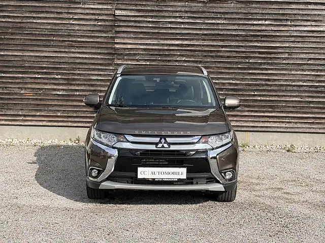 Mitsubishi Outlander 2,2 DI-D Diamond Aut. *7SITZER*AHK*360*SCHIEBED...