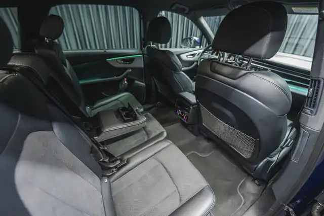 Audi Q7 view 14