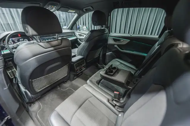 Audi Q7 view 12