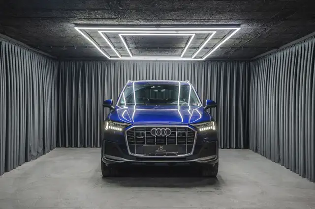 Audi Q7 view 11