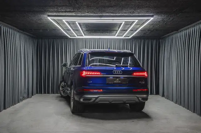 Audi Q7 view 6