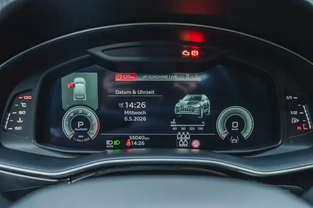 Audi Q7 view 5