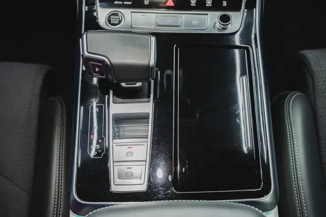 Audi Q7 view 15