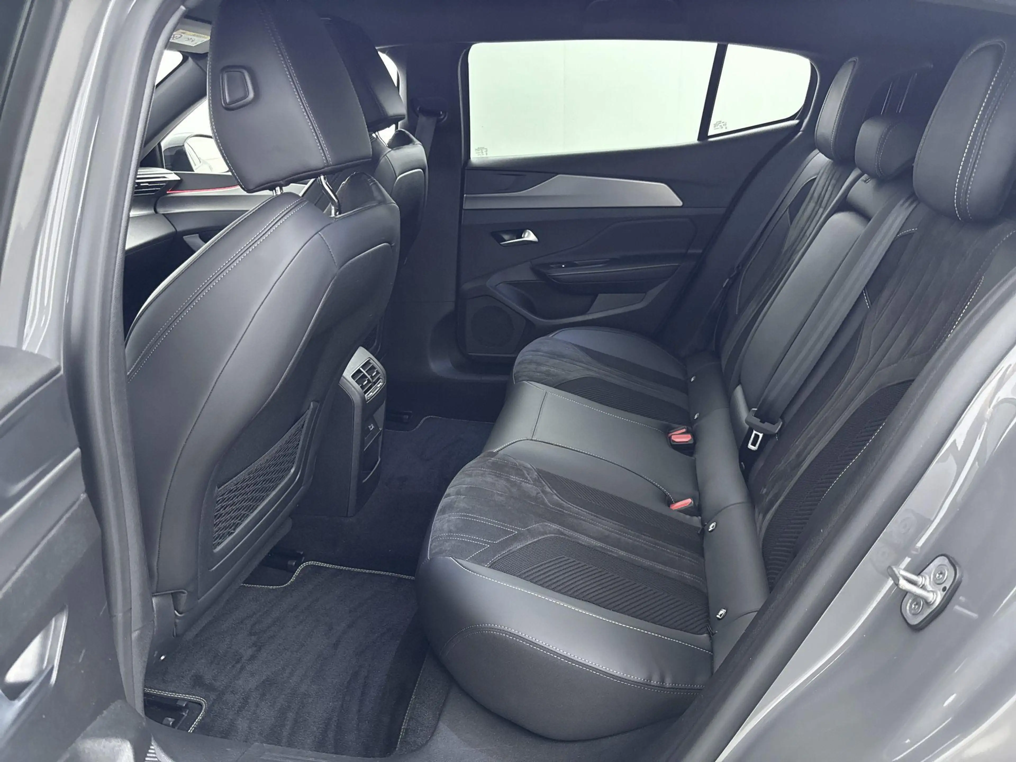 Peugeot 408 1.6 HYbrid GT 180 EAT8 | AGR Comfortstoelen | Hand — photo 13