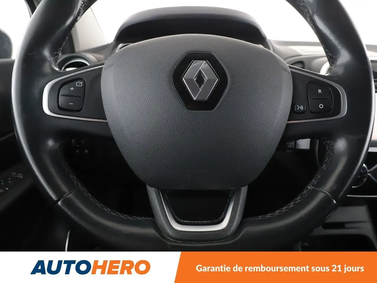 Renault Captur — photo 19