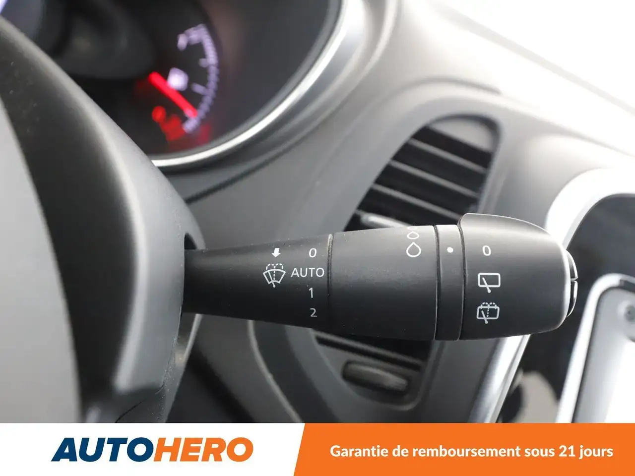 Renault Captur — photo 28