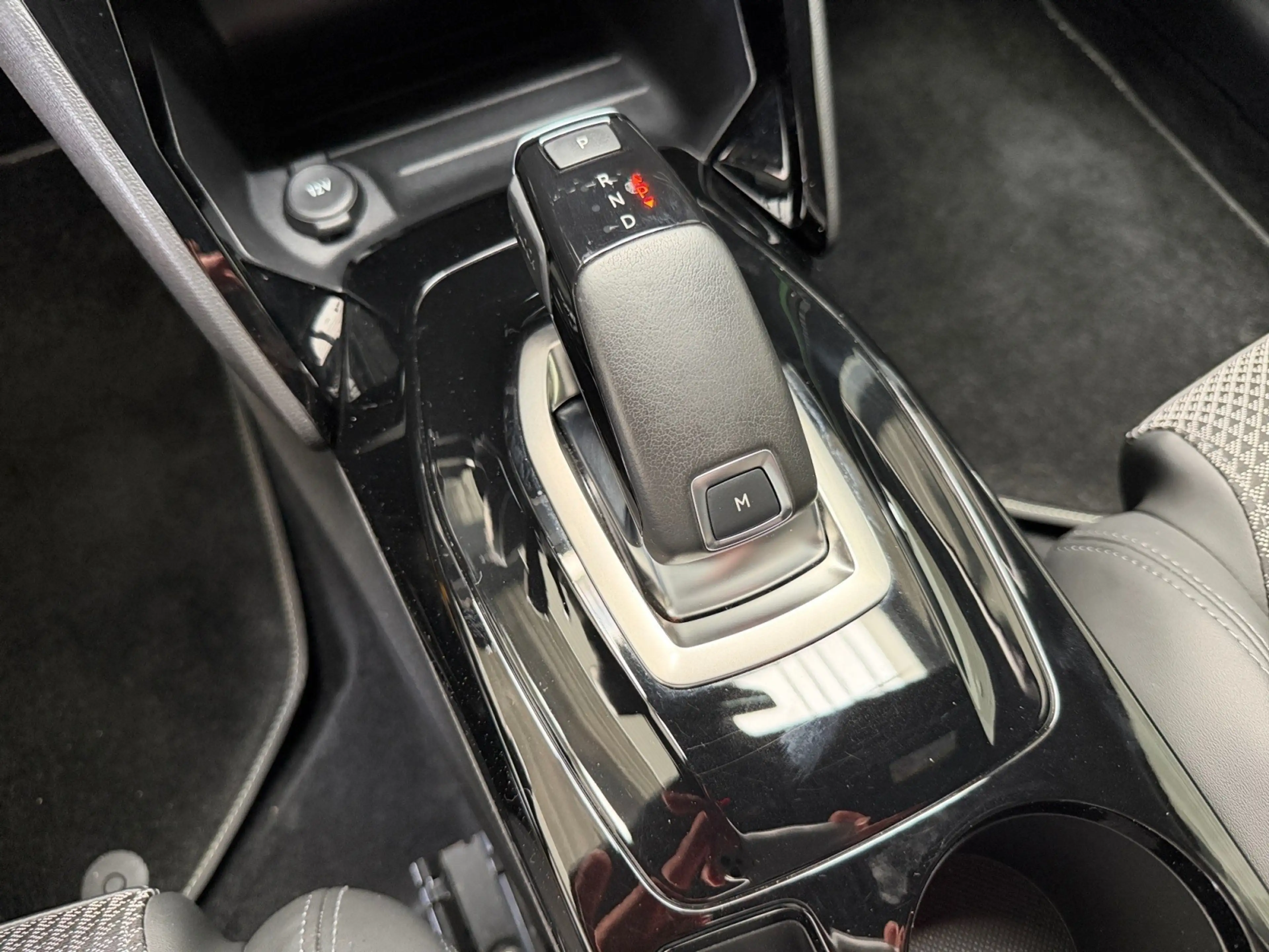 Peugeot 208 GT LINE AUTOMAT+NAVI+KAMERA+LED+ACC+DAB+TÜV+ — photo 12