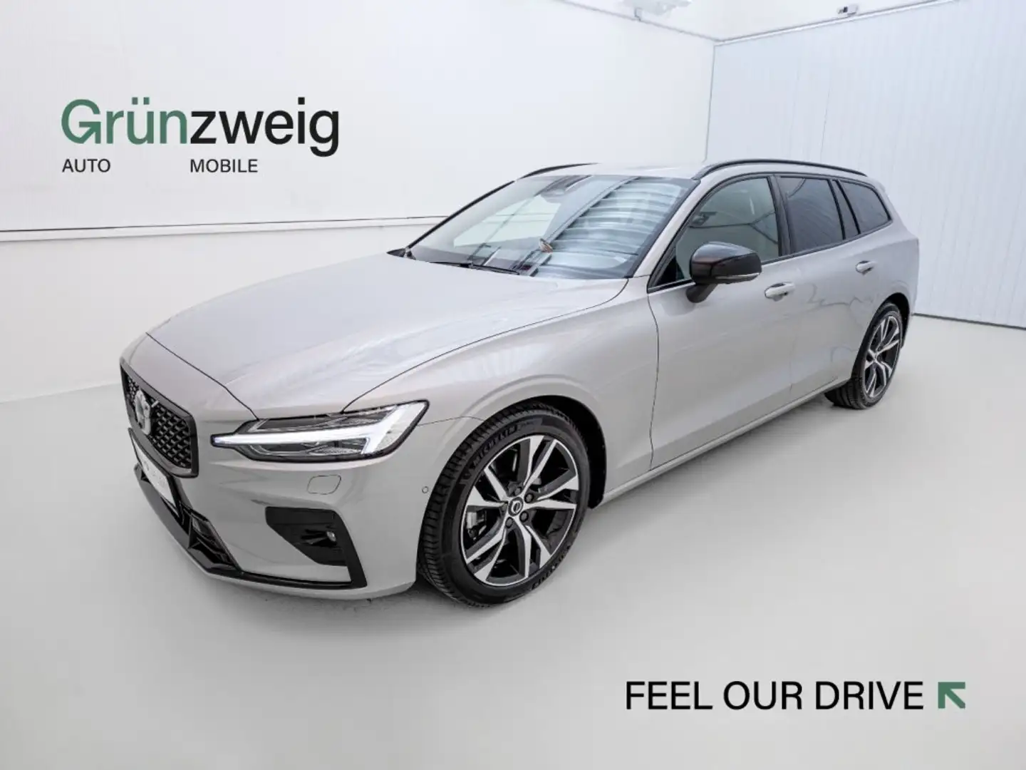 Volvo V60 Plus, B4 Mild Hybrid, Benzin, Dark Argento - 1