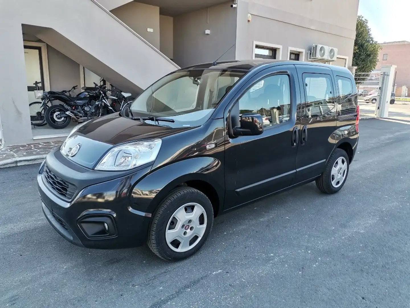 Fiat Qubo 1.4 8V 77 CV Lounge Nero - 1