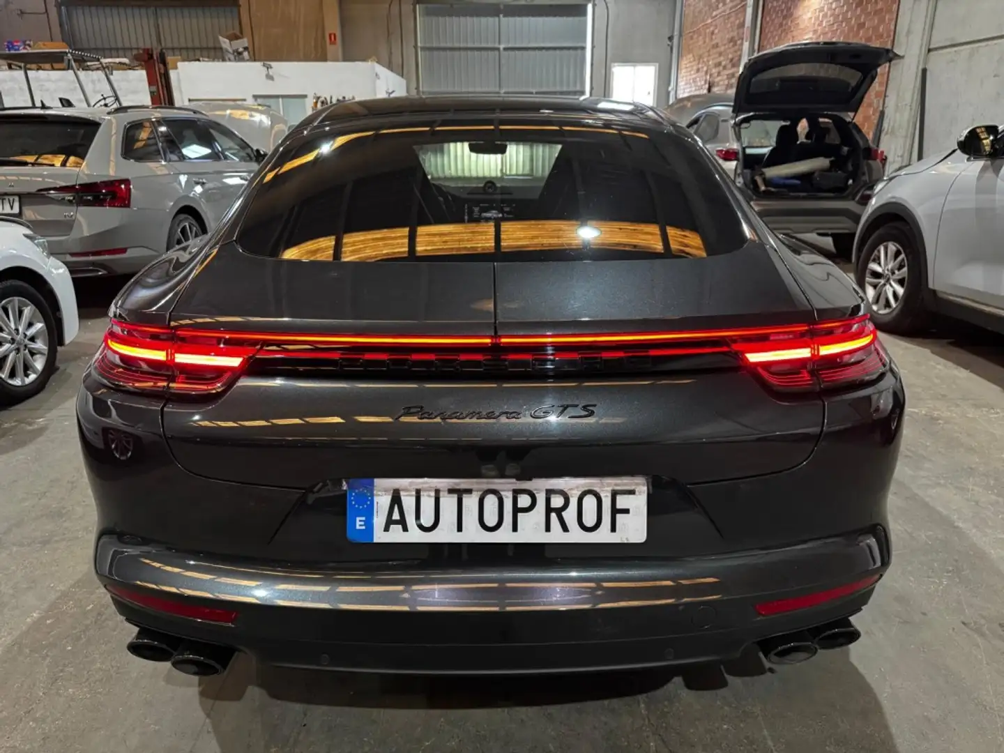 Porsche Panamera GTS Sport Turismo - 2