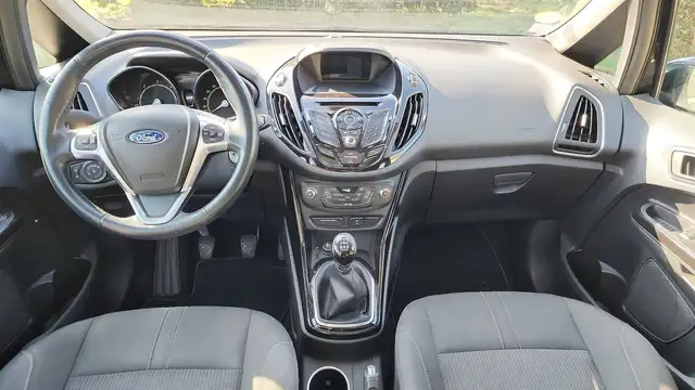 Ford B-Max view 11