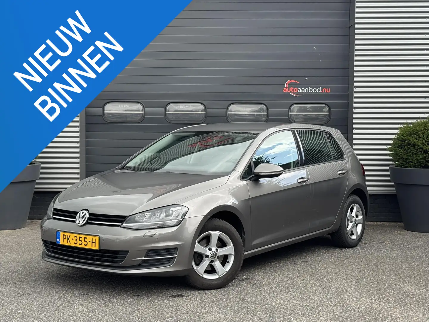 Volkswagen Golf 1.2 TSI Connected Series | Navigatie | Carplay | C Grijs - 1