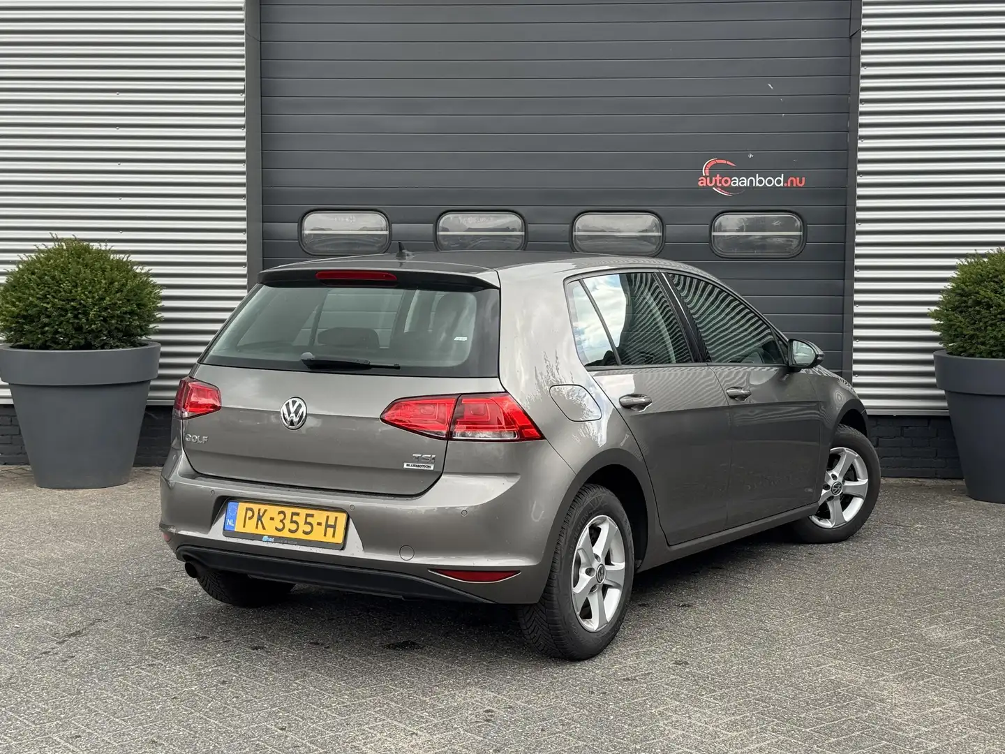Volkswagen Golf 1.2 TSI Connected Series | Navigatie | Carplay | C Grijs - 2
