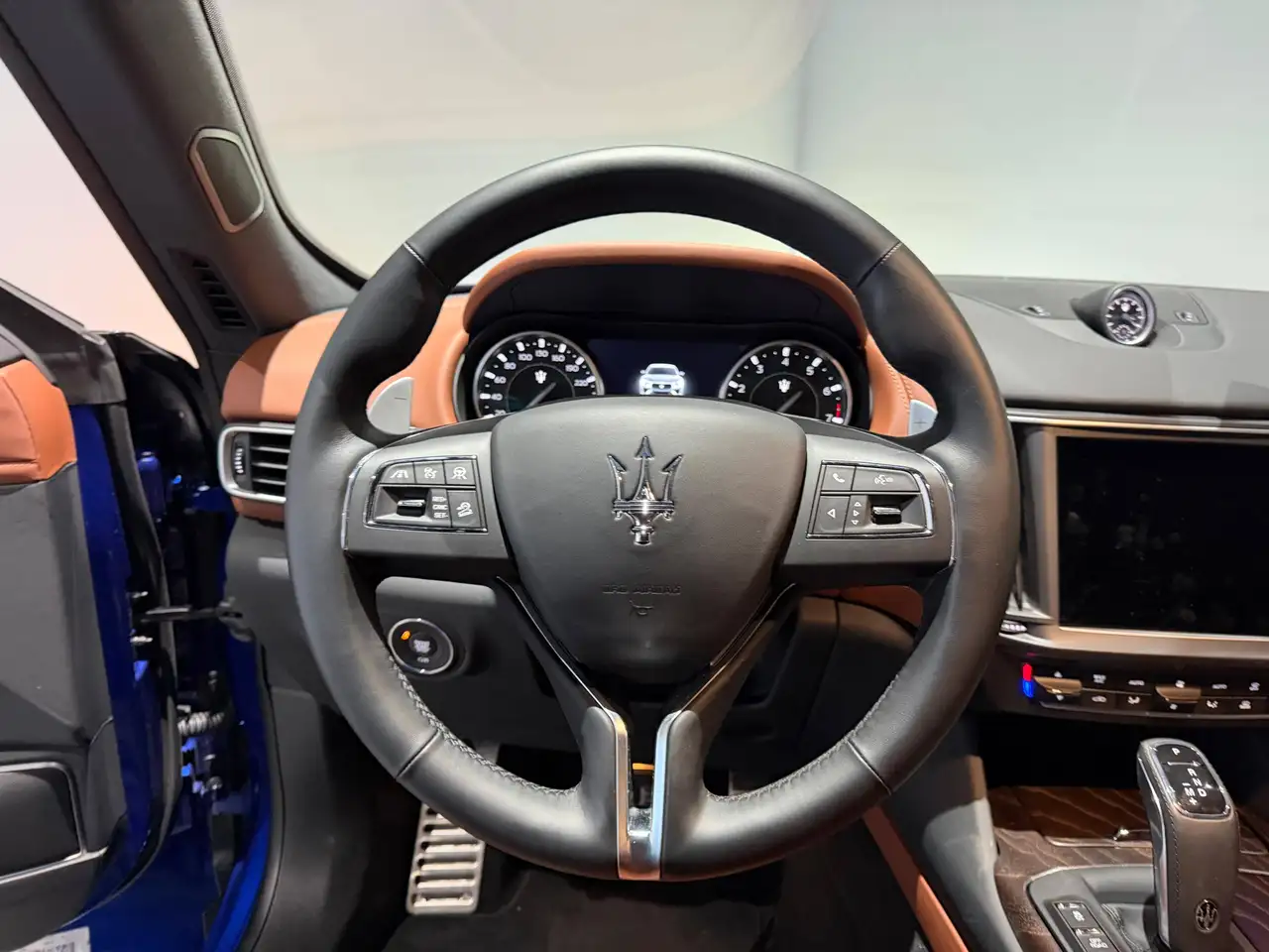 Maserati Levante 2023 — фото 11
