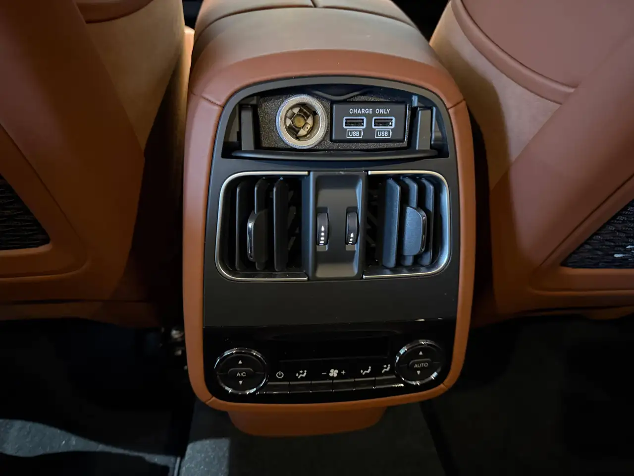 Maserati Levante 2023 — фото 14