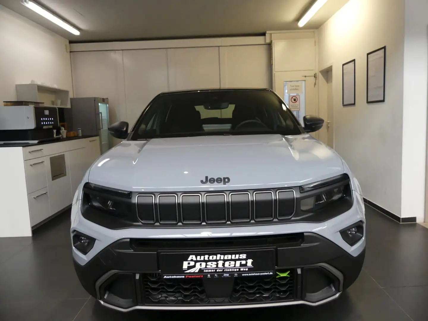 Jeep Avenger Upland Mild-Hybrid 4xe Gris - 2