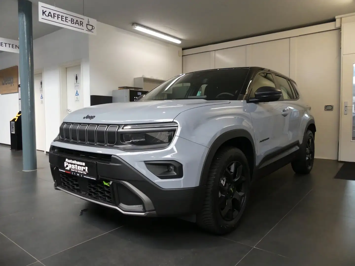 Jeep Avenger Upland Mild-Hybrid 4xe Gris - 1