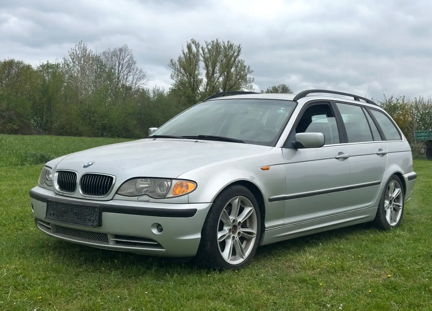 BMW 330 i *XENON*KLIMAAUTOMAT.*LEDER*NAVI*SCHALTGETRIEBE* Silber - 1