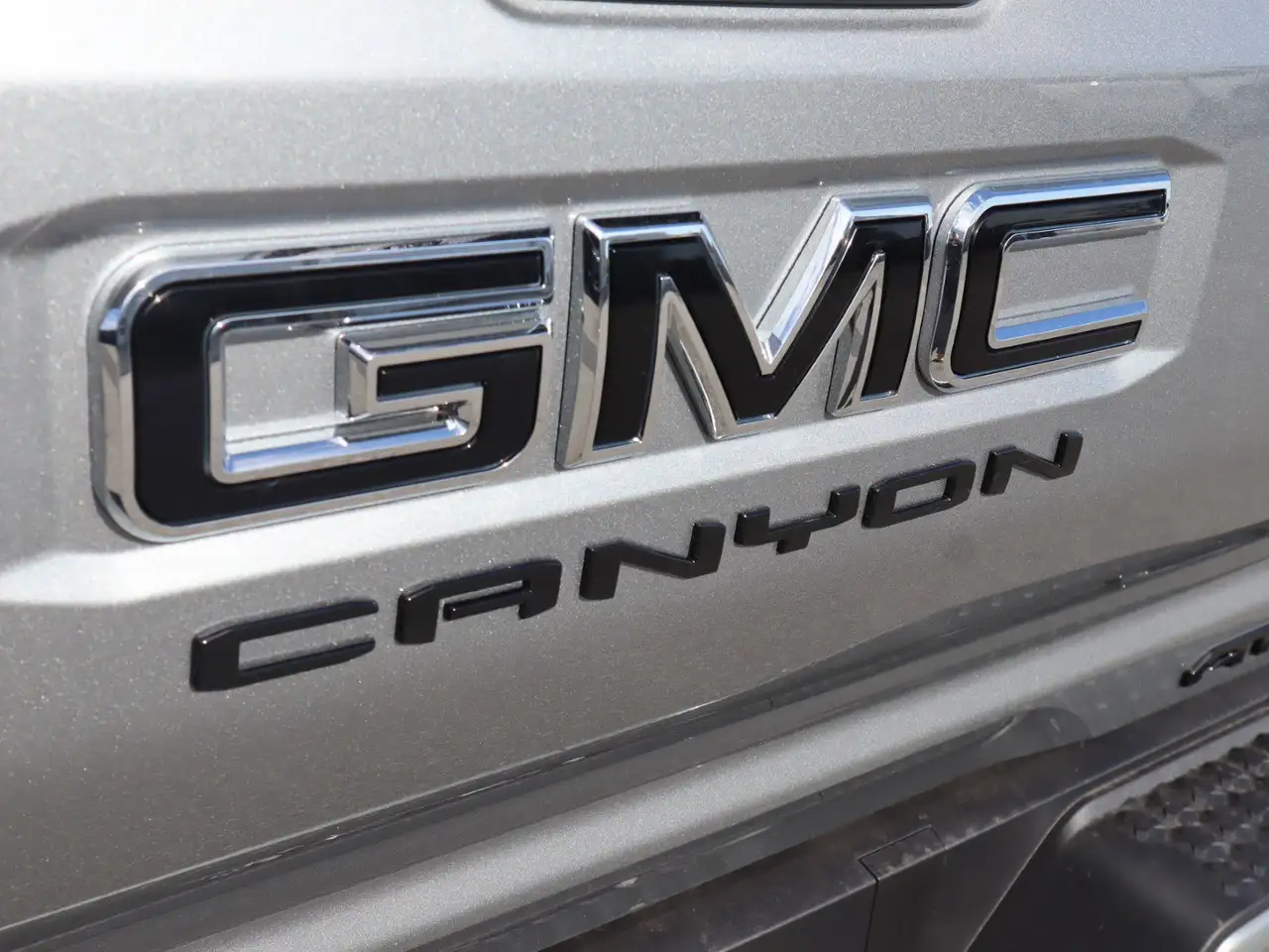 GMC Canyon снимка GMC Canyon