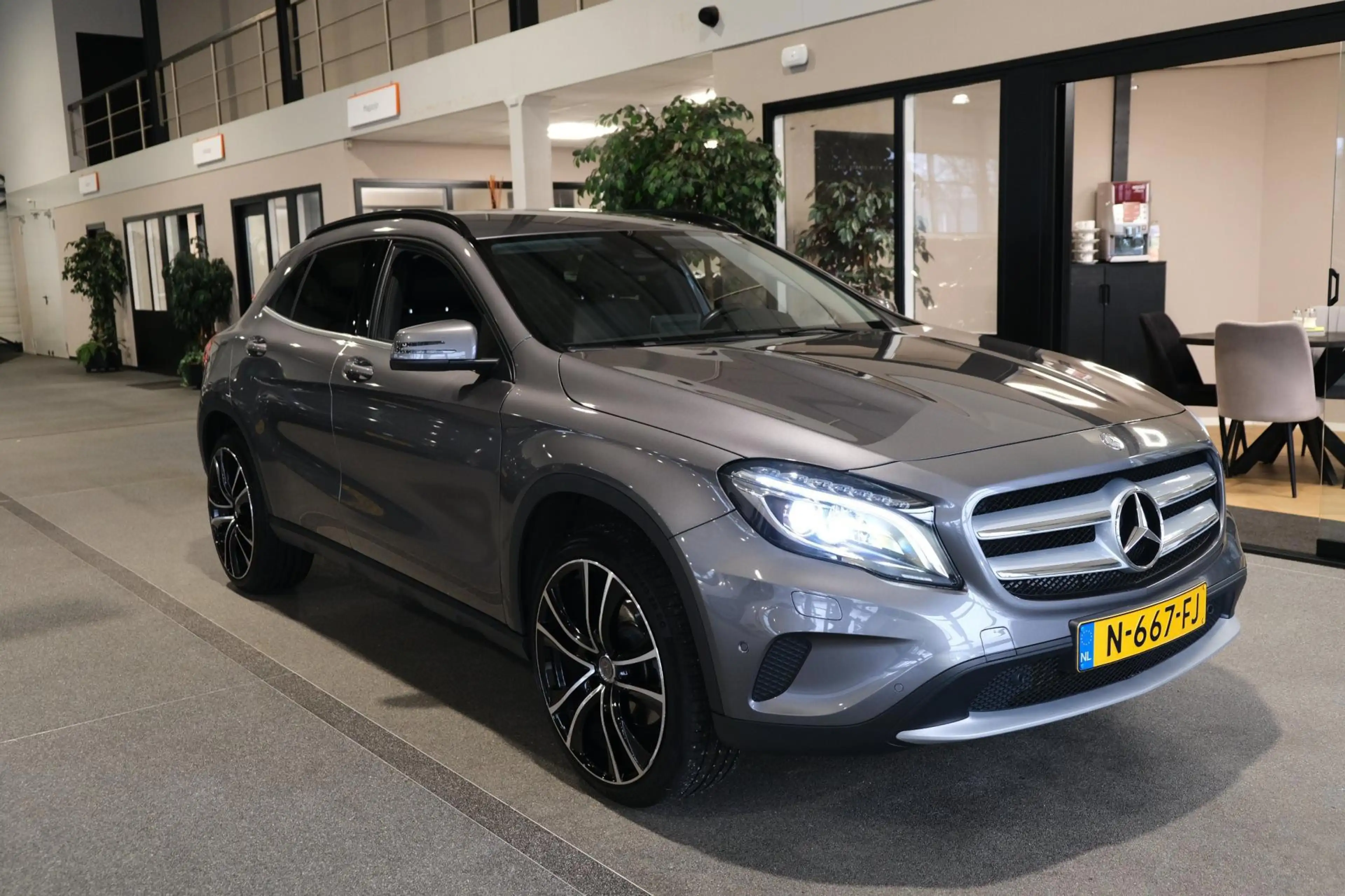 Mercedes-Benz GLA 250 4Matic DCT Led Cruise Leder Cam — photo 13
