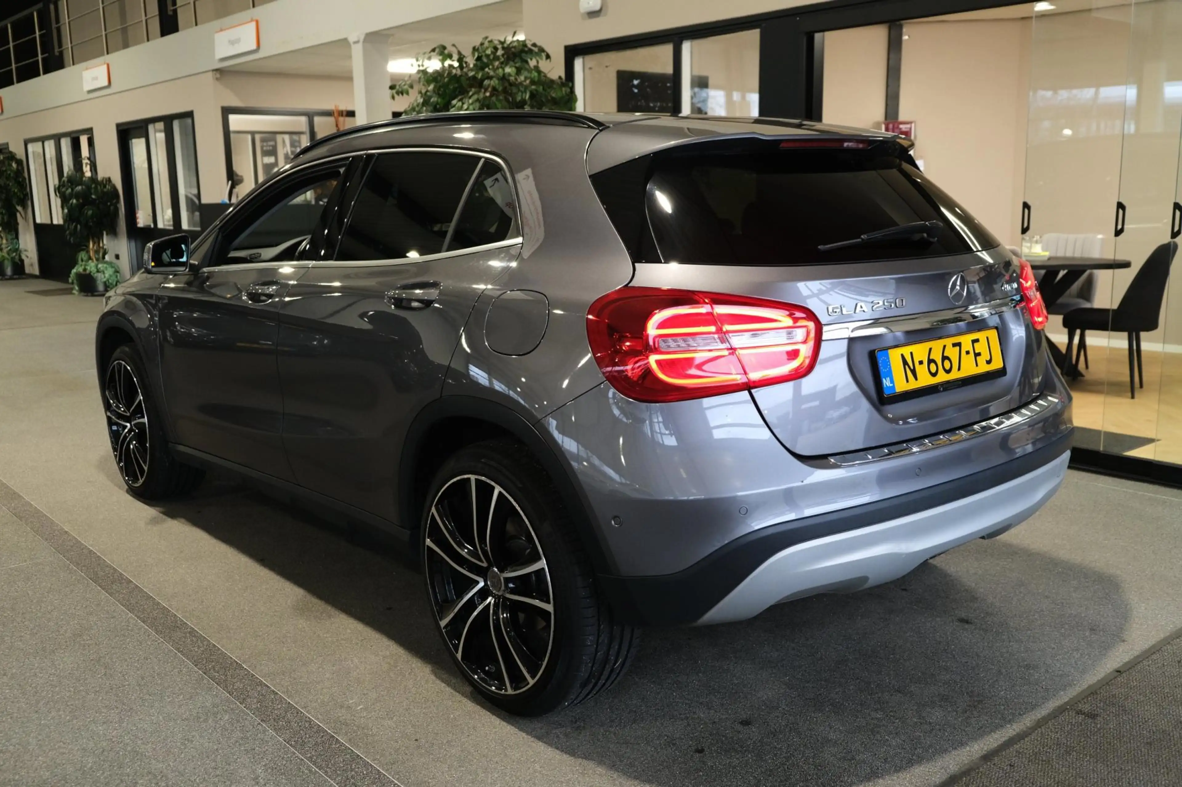Mercedes-Benz GLA 250 4Matic DCT Led Cruise Leder Cam — photo 14