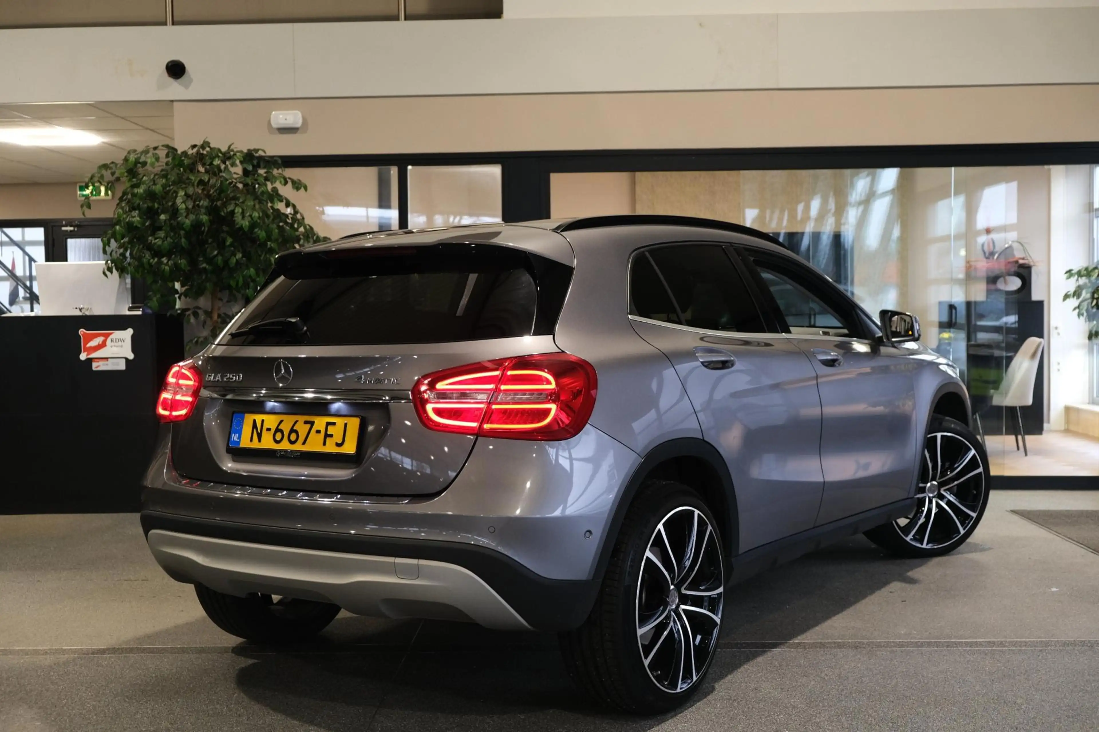 Mercedes-Benz GLA 250 4Matic DCT Led Cruise Leder Cam — photo 2