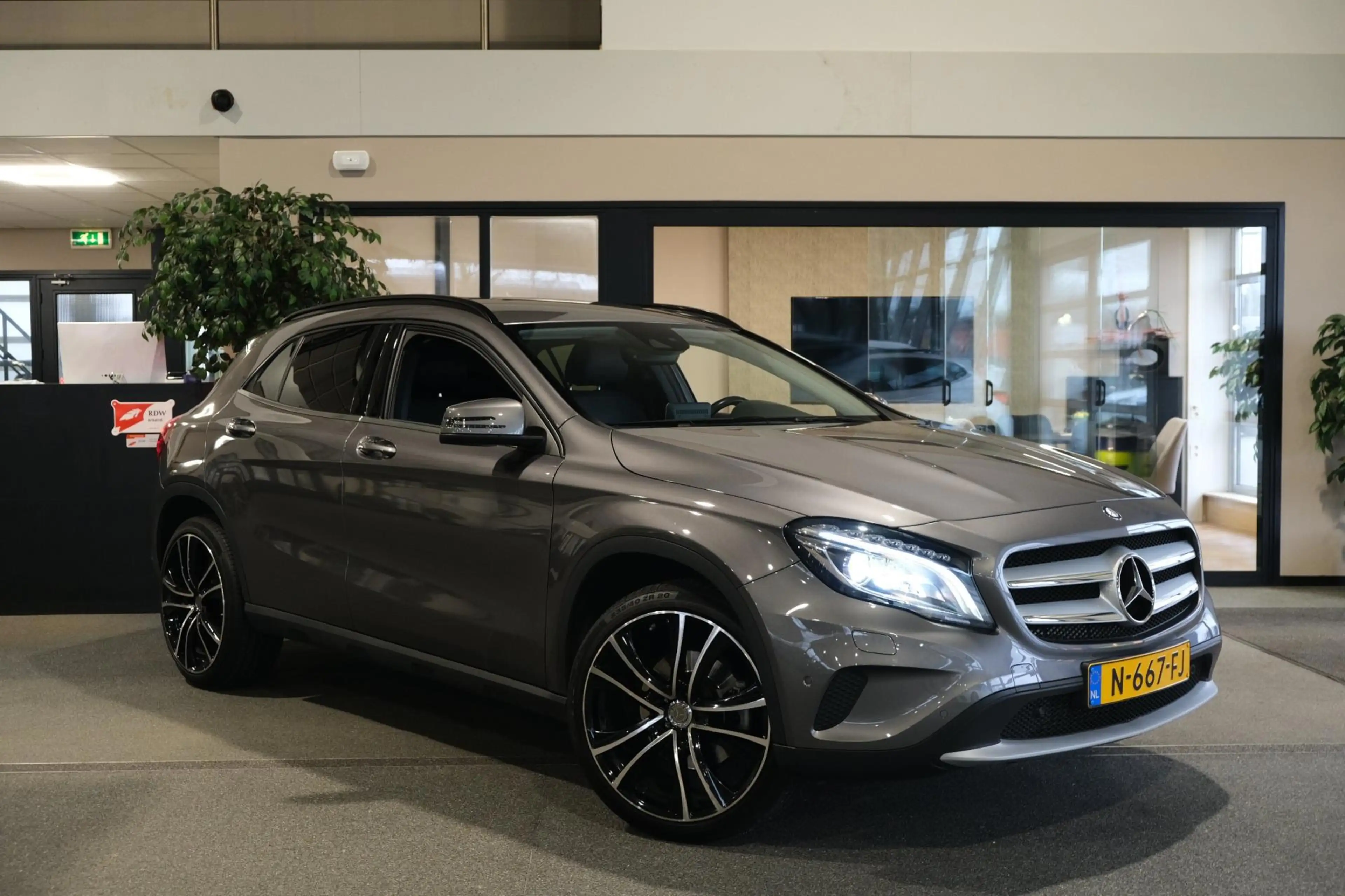 Mercedes-Benz GLA 250 4Matic DCT Led Cruise Leder Cam — photo 5