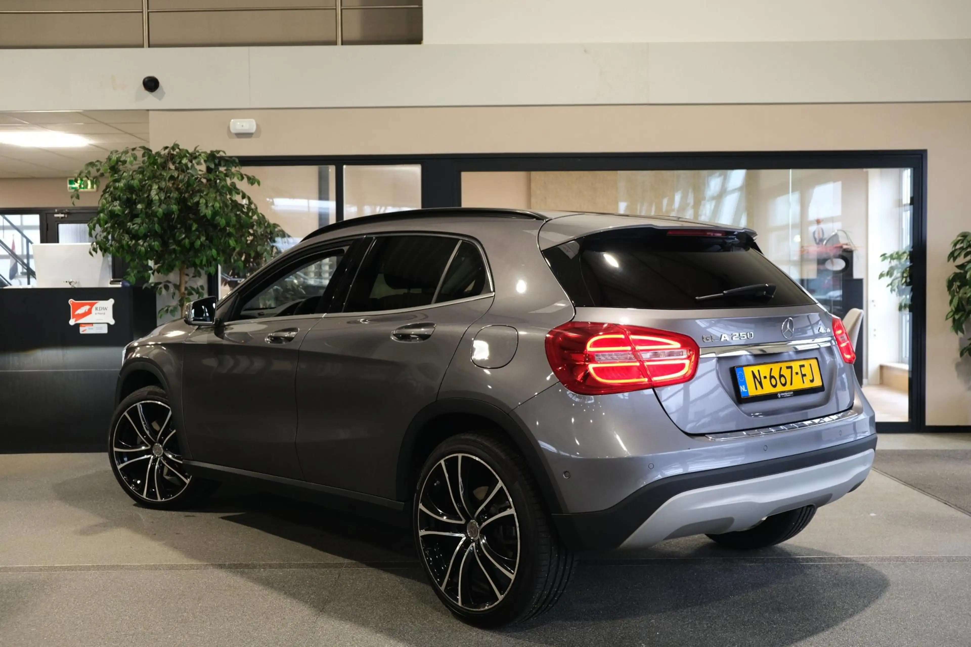 Mercedes-Benz GLA 250 4Matic DCT Led Cruise Leder Cam — photo 6