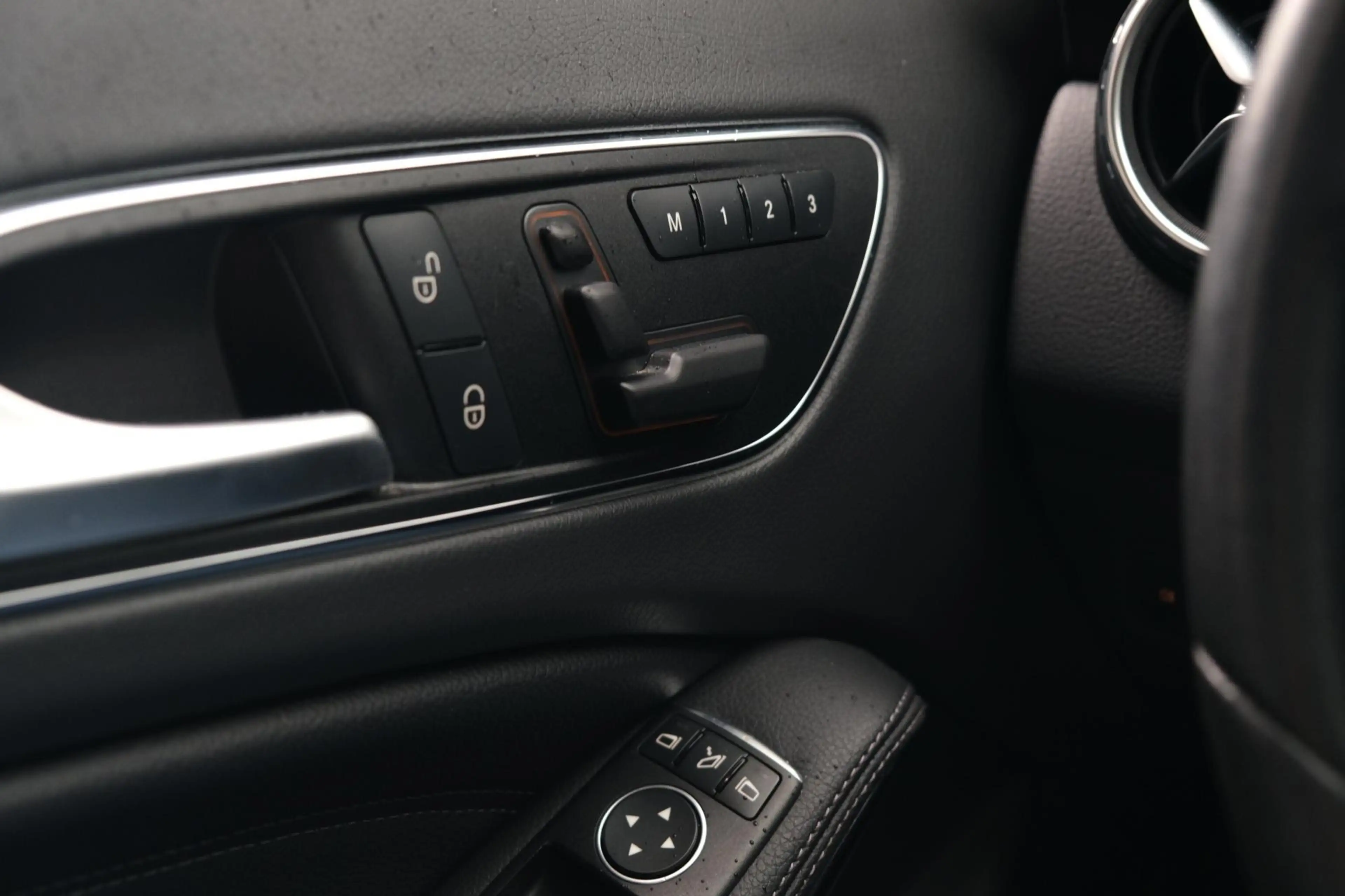 Mercedes-Benz GLA 250 4Matic DCT Led Cruise Leder Cam — photo 11