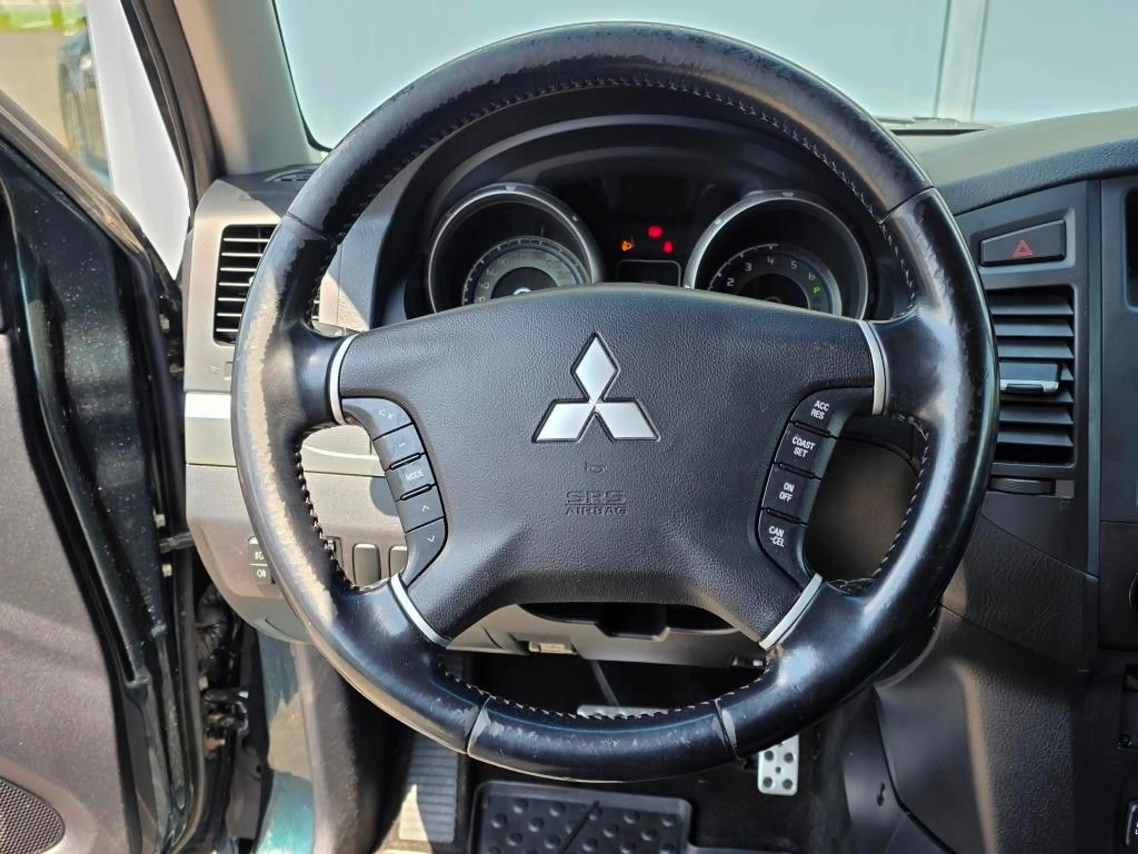 Mitsubishi Pajero 3.2 DI-D XENON+NAVI+TEMP+AHK+KAMERA — photo 11