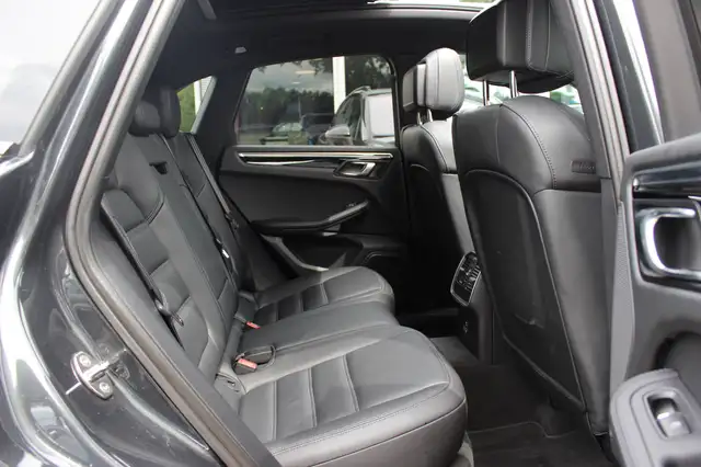 Porsche Macan view 12