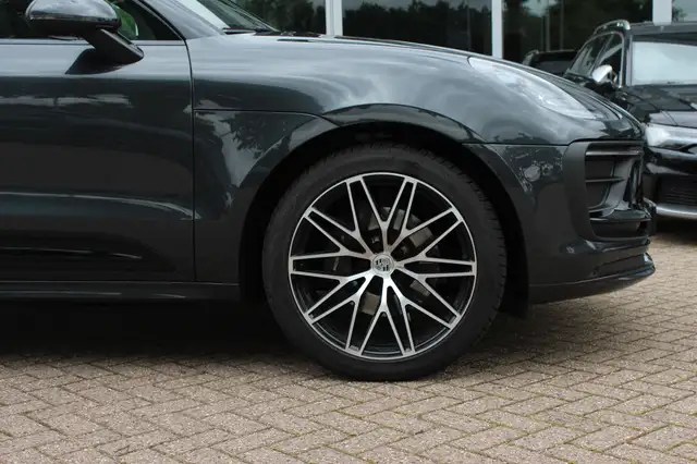 Porsche Macan view 14