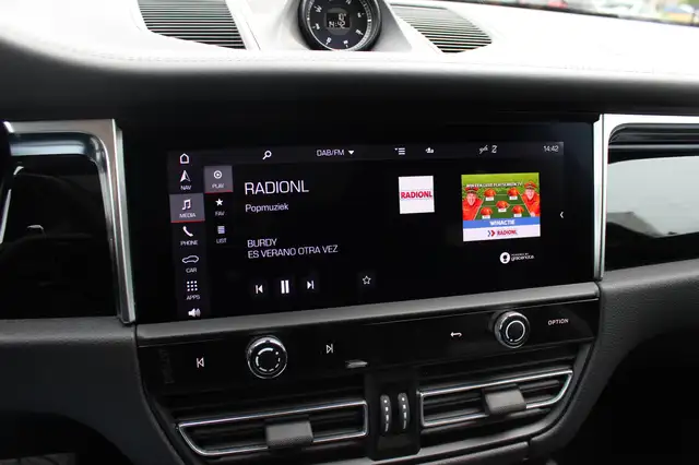 Porsche Macan view 24