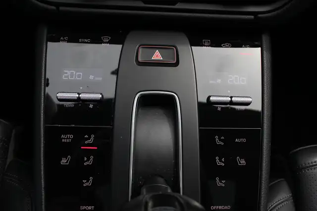 Porsche Macan view 27