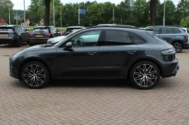 Porsche Macan view 7