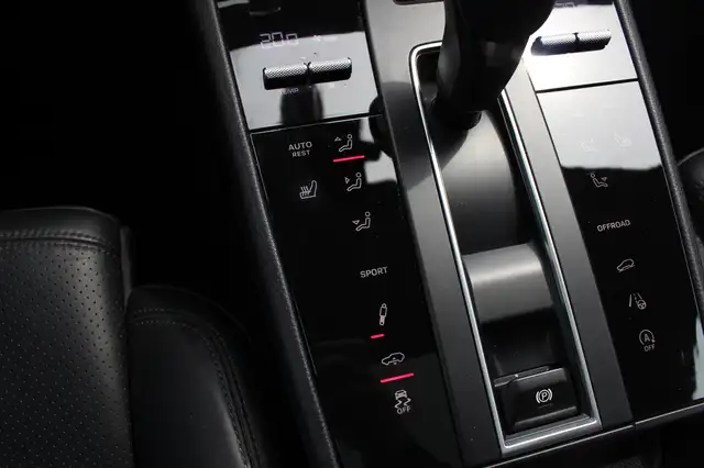 Porsche Macan view 28